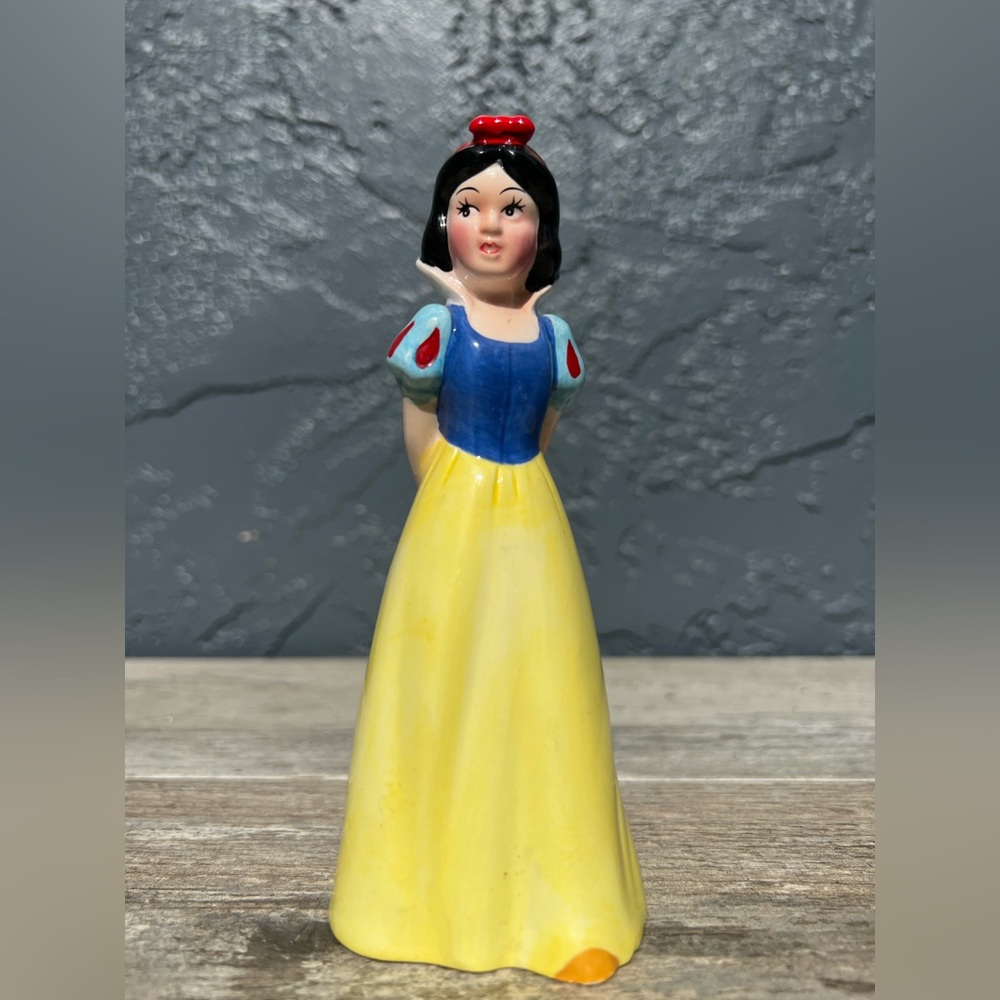 DISNEY SNOW WHITE VINTAGE FIGURE